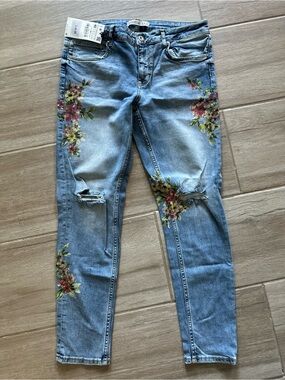 Zara Light Blue Skinny Jeans with Floral Appliqué
